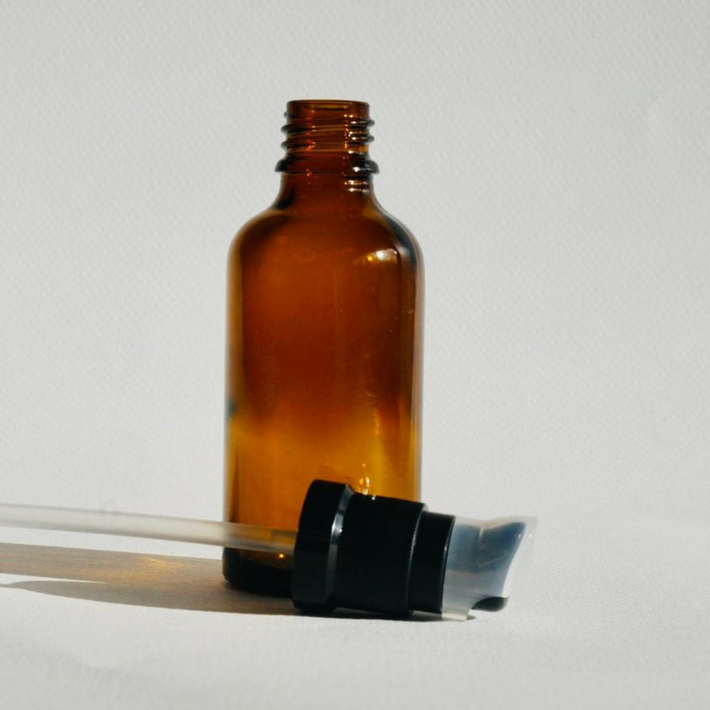 Flacon en verre ambré avec pompe pour produits cosmétiques